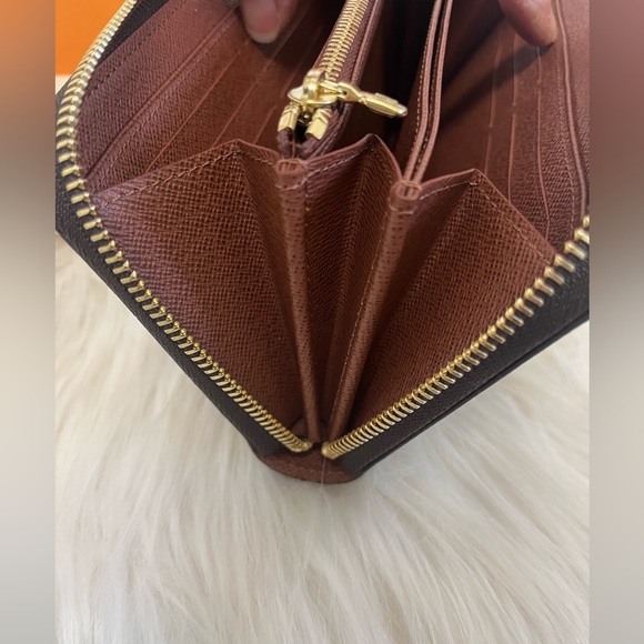 Louis Vuitton Zippy Wallet NWT - Picture 10 of 16